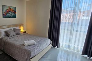 A1- Centrico departamento en Edif Alfas cambio paralelo