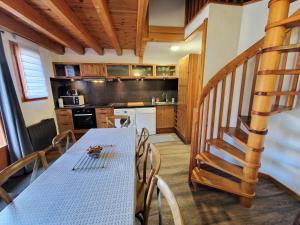 Appartement 8 pers, 3 chambres + mezzanine, Valfréjus, proche pistes - FR-1-265-357