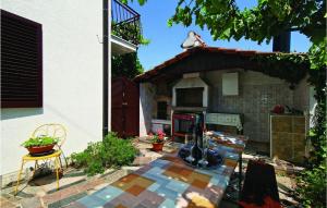 Lovely Apartment In Umag With Wifi 