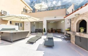 Cozy Home In Makarska With Kitchen 