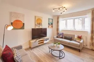 Dacama at Dene Grove- with Patio and 2 Free Parking - Walworth
