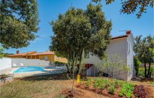 3 Bedroom Beautiful Home In Pavicini