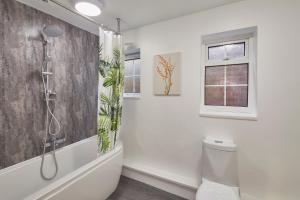 Dacama at Dene Grove- with Patio and 2 Free Parking