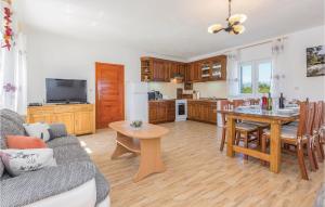 Beautiful Home In Grubine