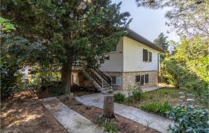 Beautiful Apartment In Premantura