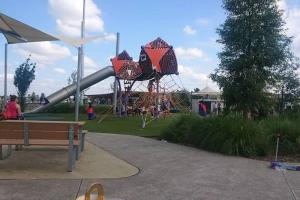 Luxury 5 Bedrooms 3 full Bathrooms home in centre of Rouse Hill