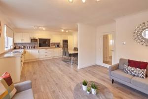 Dacama at Dene Grove- with Patio and 2 Free Parking