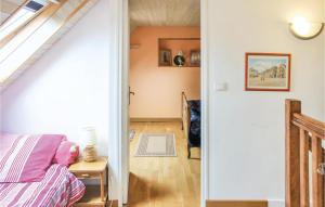 Maisons de vacances 2 Bedroom Cozy Home In Douarnenez : photos des chambres