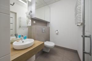 Varsovia Jerozolimskie Studio 223 by BookingHost