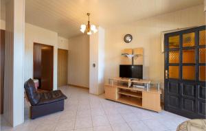 Lovely Apartment In Susnjar Ii, Krusevo 