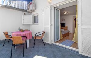 Lovely Apartment In Jadranovo With Wifi 