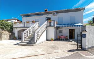 Lovely Apartment In Jadranovo With Wifi