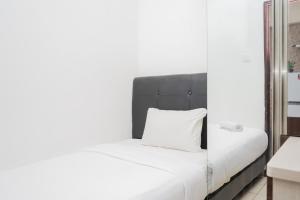 Spacious and Nice 2BR Serpong Greenview Apartment By Travelio