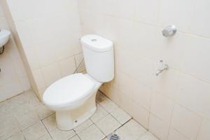 Spacious and Nice 2BR Serpong Greenview Apartment By Travelio