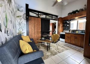 Designer-Inspired 1Bed1Bath Condo Close to Beach