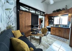 Designer-Inspired 1Bed1Bath Condo Close to Beach