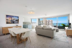 Rainbow Commodore Coolangatta