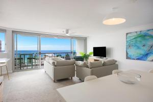 Rainbow Commodore Coolangatta