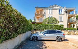 Lovely Apartment In Vantacici