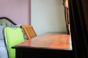 Homey and Cozy Living Studio at Margonda Residence 2 Apartment By Travelio