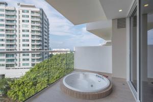 2BD Next to Beach W Pvt Jacuzzi Martinique 74