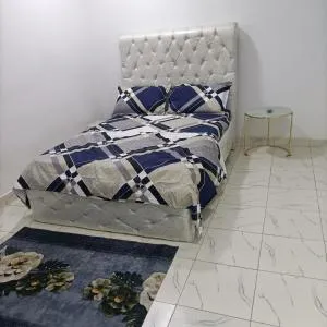 White Houses - Randa