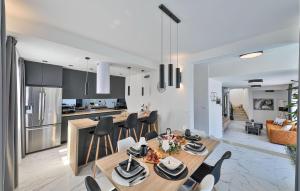Lovely Home In Seget Donji 