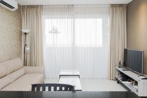 Comfort 2BR Paddington Heights Apartment By Travelio