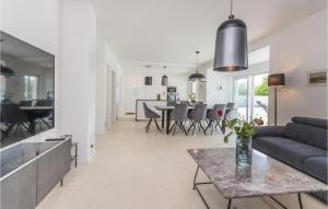 4 Bedroom Cozy Home In Donja Jagodnja