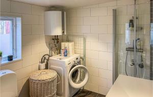 2 Bedroom Awesome Home In Tyringe