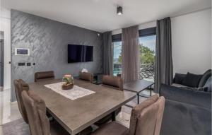 3 Bedroom Cozy Home In Dramalj 