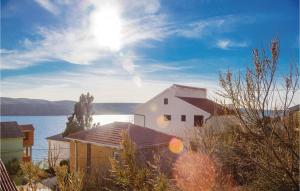 Cozy Apartment In Miskovici With Wifi