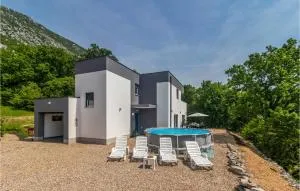 Awesome Home In Drivenik With Jacuzzi - Drivenik