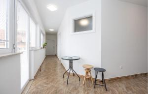 1 Bedroom Nice Apartment In Imotski 
