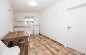 1 Bedroom Nice Apartment In Imotski 