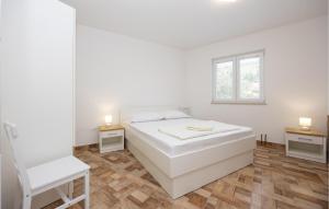 1 Bedroom Nice Apartment In Imotski 