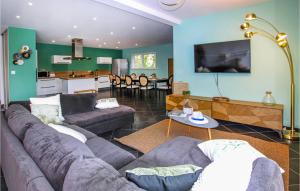 Maisons de vacances Nice Home In Suze-La-Rousse With Wifi : photos des chambres