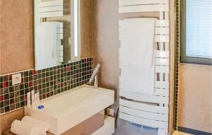 Cozy Home In Maillane With Kitchen