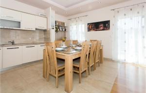 4 Bedroom Lovely Home In Klis 