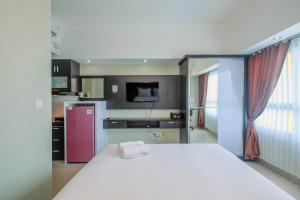 Pool View Studio Apartment @ Springlake Summarecon Bekasi By Travelio
