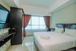 Pool View Studio Apartment @ Springlake Summarecon Bekasi By Travelio