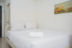 Comfort and Cozy Stay Studio Room at Baileys Apartment By Travelio