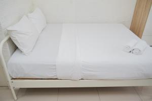 Comfort and Cozy Stay Studio Room at Baileys Apartment By Travelio