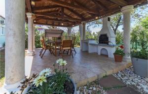 1 Bedroom Cozy Apartment In Valtura