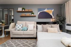 Newly Renovated Pasig Studio with Pool and Fiber Wi-Fi