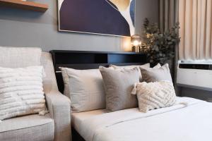 Newly Renovated Pasig Studio with Pool and Fiber Wi-Fi