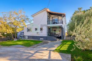 Makri Lux House 4 BDR