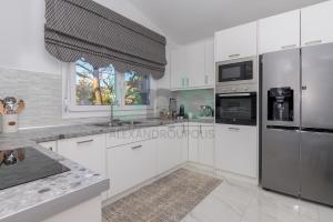 Makri Lux House 4 BDR