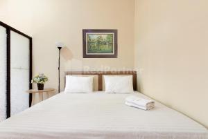 SR Residence near Mall Ciputra Cibubur Mitra RedDoorz