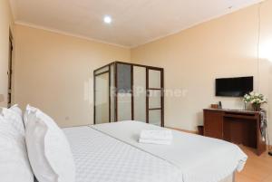 SR Residence near Mall Ciputra Cibubur Mitra RedDoorz
